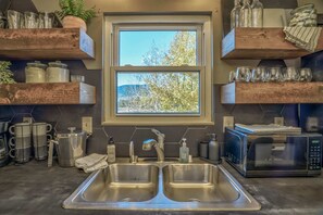 Microwave, oven, stovetop, dishwasher - 3brsweet & Chic Getawayminutes To Hiking (Monument)