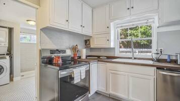 Microwave, oven, kompor, dan mesin pencuci piring