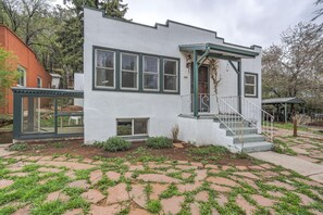Exterior - 2BR Manitou Get Away Close To Everything! (Manitou Springs)
