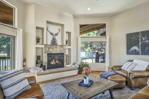 TV, fireplace, foosball, table tennis - 4brmountain Views🌞hot Tubarcade (Woodland Park)