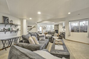 TV, fireplace, foosball, table tennis - 4brmountain Views🌞hot Tubarcade (Woodland Park)