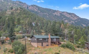 Exterior - 3BD Cowboy Cabin Pikes Peak Mountain Log Cabin (Cascade)