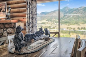Dining - 3BD Cowboy Cabin Pikes Peak Mountain Log Cabin (Cascade)