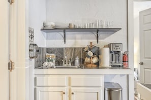 Apartment (2 Bedrooms) | Interior - 2BD Cozy Retreatclose to Red Rocksdogs Welcome! (Colorado Springs)