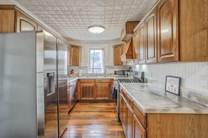 Microwave, oven, stovetop, dishwasher - 1BR Quiet Neighborhood & Nearby Parks (Manitou Springs)
