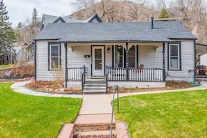 Exterior detail - 1BR Quiet Neighborhood & Nearby Parks (Manitou Springs)