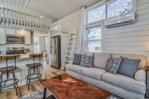 TV - 2BR Loftcozy Bungalowhistoric Neighborhood (Colorado Springs)