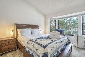 3 habitaciones y espacio para trabajar con laptop