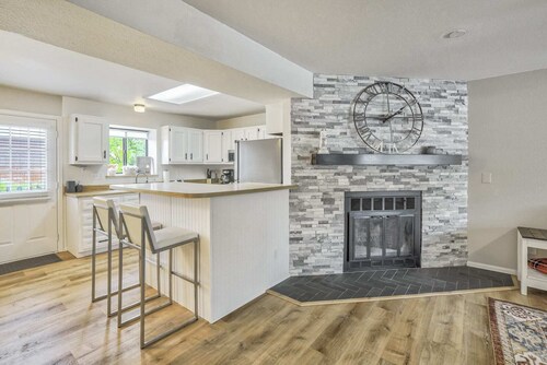 3brstate Park&mountainsnearby Lake