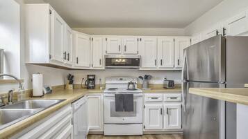 Microwave, oven, kompor, dan mesin pencuci piring