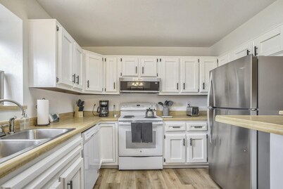 3brstate Park&mountainsnearby Lake