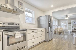 Microwave, oven, stovetop, dishwasher - 2BR Central Location Big Backyard & Dog Friendly! (Colorado Springs)