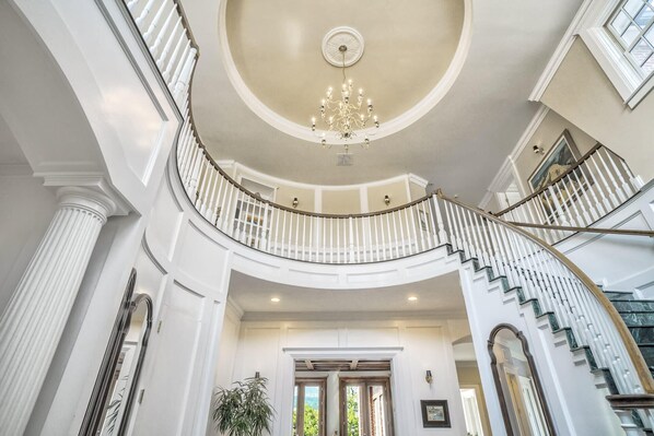 Interior - Broadmoor Luxury Mansion 5 Star Experience Theater Cheyenne Mountain Views (Colorado Springs)