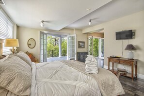 6 bedrooms, laptop workspace, iron/ironing board, bed sheets - Broadmoor Luxury Mansion 5 Star Experience Theater Cheyenne Mountain Views (Colorado Springs)