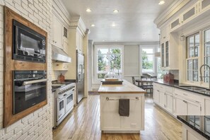 Microwave, stovetop, dishwasher, cookware/dishes/utensils - Broadmoor Luxury Mansion 5 Star Experience Theater Cheyenne Mountain Views (Colorado Springs)