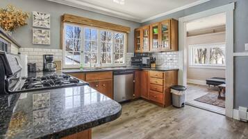 Microwave, oven, kompor, dan mesin pencuci piring