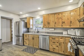 Micro-ondes, four, plaque de cuisson, lave-vaisselle