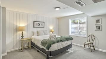 4 bedrooms, laptop workspace, iron/ironing board, bed sheets