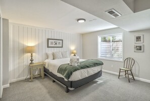 4 bedrooms, laptop workspace, iron/ironing board, bed sheets
