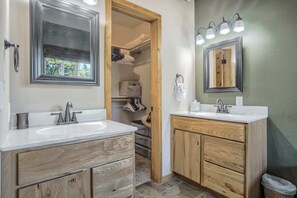House (4 Bedrooms) | Bathroom - 4BD Quiet Ranch Setting Historical Canyon Views (Peyton)