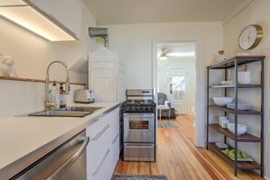 하우스 (1 Bedroom) | 전용 주방 | 전자레인지, 오븐, 쿡탑, 식기 세척기