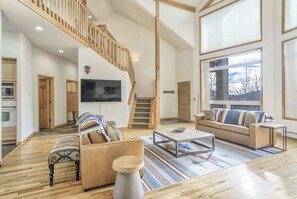 TV, fireplace - 5brmountain Luxuryhikingdog Friendly! (Woodland Park)