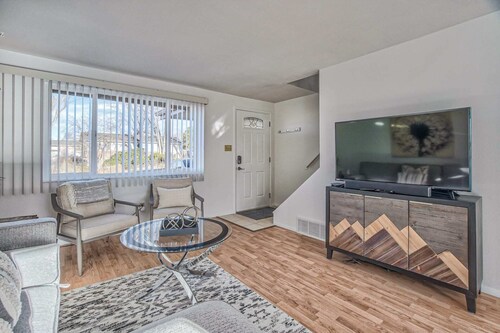 2bdcentrally Locatedclose to Shops & Restaurants!