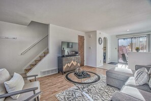 TV - 2bdcentrally Locatedclose to Shops & Restaurants! (Colorado Springs)