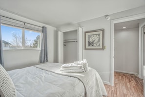 2 bedrooms, laptop workspace, iron/ironing board, bed sheets - 2bdcentrally Locatedclose to Shops & Restaurants! (Colorado Springs)