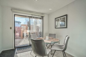 Dining - 2bdcentrally Locatedclose to Shops & Restaurants! (Colorado Springs)