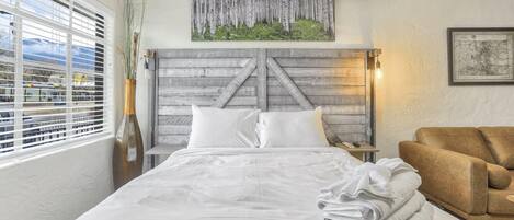 1 bedroom, bed sheets