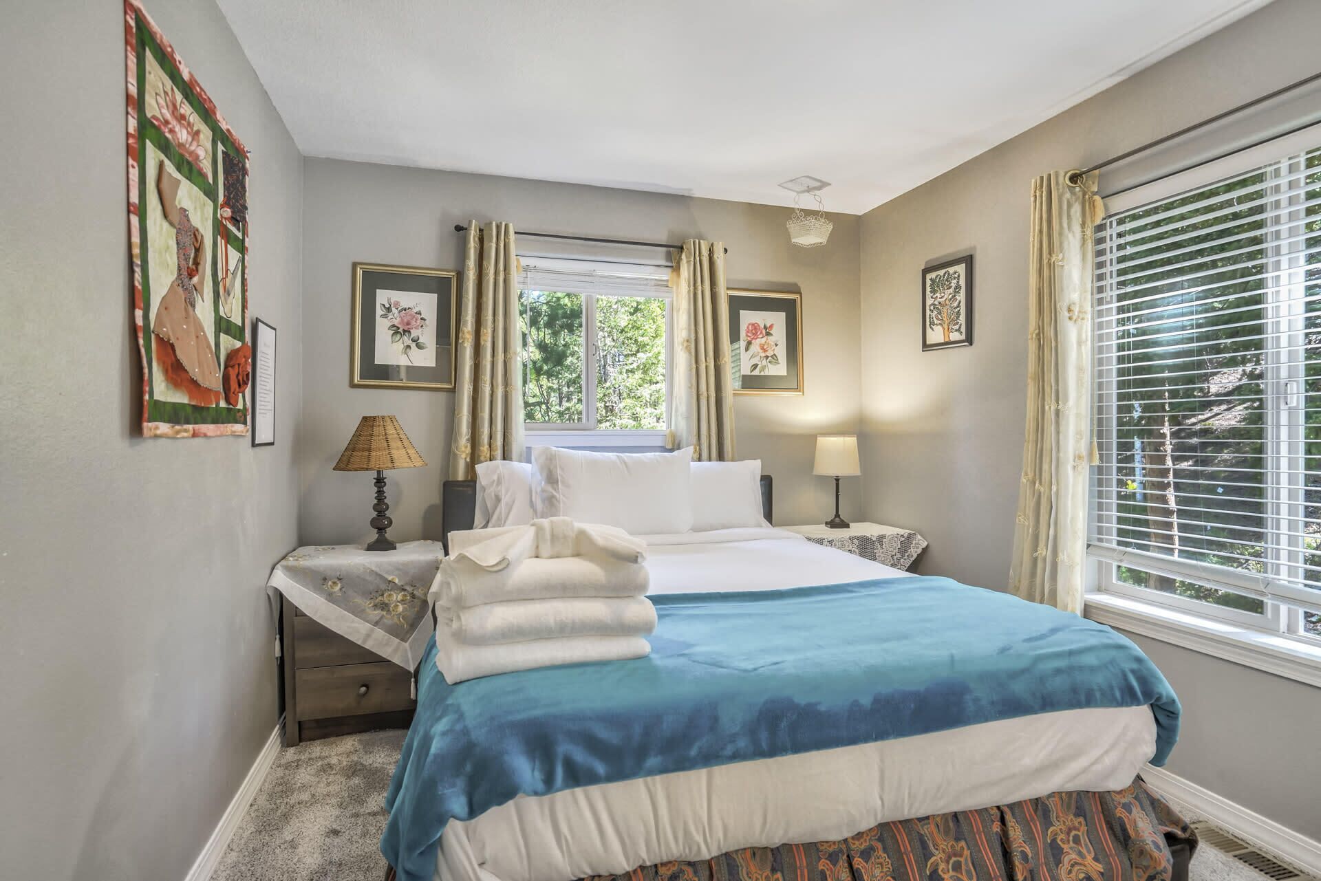 6 bedrooms, desk, laptop workspace, iron/ironing board