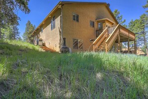 A two-story house with a wooden deck and a staircase leading to a covered porch. - 6bdfamily Mountain Getawayhot Tubminutes to Pikes Peak and Charis College (Woodland Park)