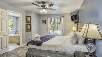 6 kamar tidur, meja kerja, dan ruang kerja ramah laptop