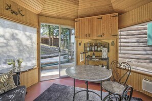 Dining - Wine Gazebopikes Peak Mountain Log Cabin for 2 (Cascade)