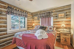 Chalé (1 Bedroom) | 1 quarto, escrivaninha, ferros/tábuas de passar roupa, roupa de cama