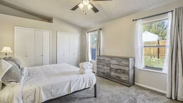 3 bedrooms, laptop workspace, iron/ironing board, bed sheets