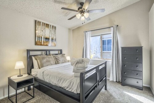 3bddog-friendlynear Shopping & Restaurants