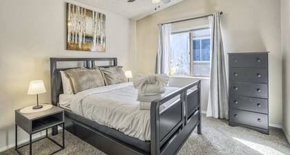 3bddog-friendlynear Shopping & Restaurants