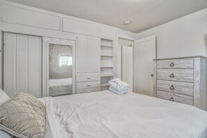 3 bedrooms, iron/ironing board, bed sheets