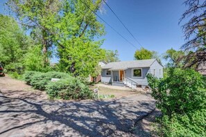 Exterior - 3brdowntownwalk to Everywhere & Bars W/fire pit (Colorado Springs)
