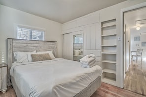 3 bedrooms, iron/ironing board, bed sheets