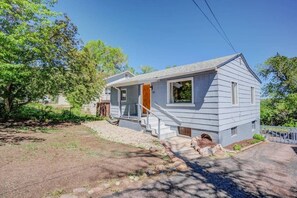A single-story house with a front porch, a small front yard, and a driveway. - 3brdowntownwalk to Everywhere & Bars W/fire pit (Colorado Springs)