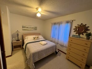 4 bedrooms, iron/ironing board, free WiFi, bed sheets