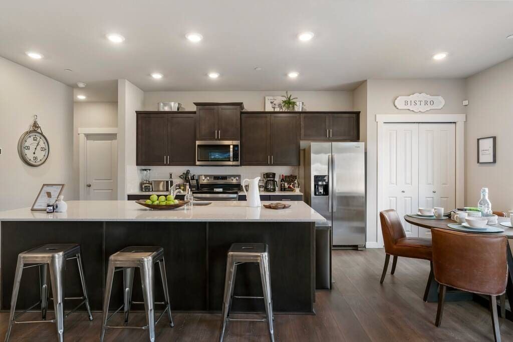 2 Mins to Cattle Barn l Hot Tub l BBQ Grll