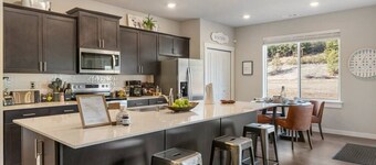 2 Mins to Cattle Barn l Hot Tub l Bbq Grill