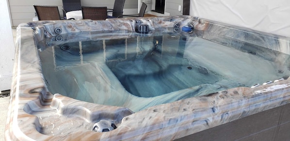 Indoor spa tub