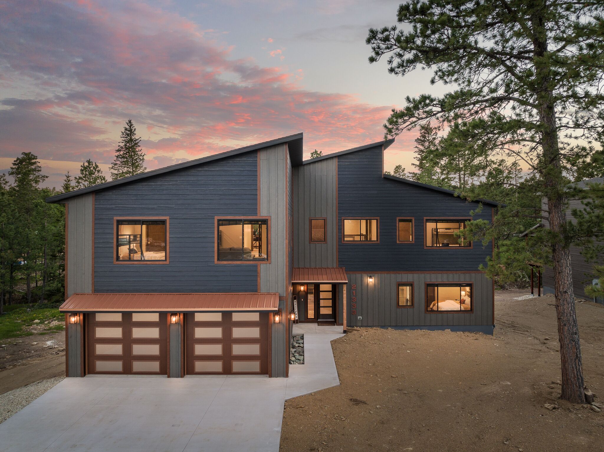 Spacious Cabin with AC, Wifi, Hot Tub, Garage & Trail Access