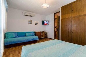 1 bedroom, free WiFi, bed sheets - Apartment in Trogir with Seaview, Balcony, Air condition, WIFI (5055-1) (Trogir)