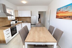Fridge, microwave, oven, electric kettle - Apartment in Okrug Gornji with Seaview, Terrace, Air condition, WIFI (5059-1) (Okrug Gornji)